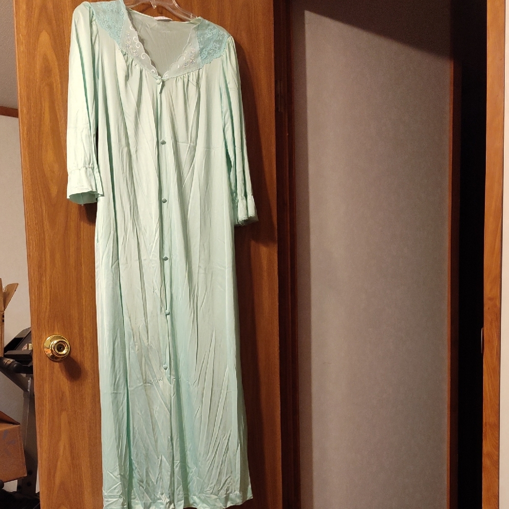 Elegant Mint Green Nightgown
